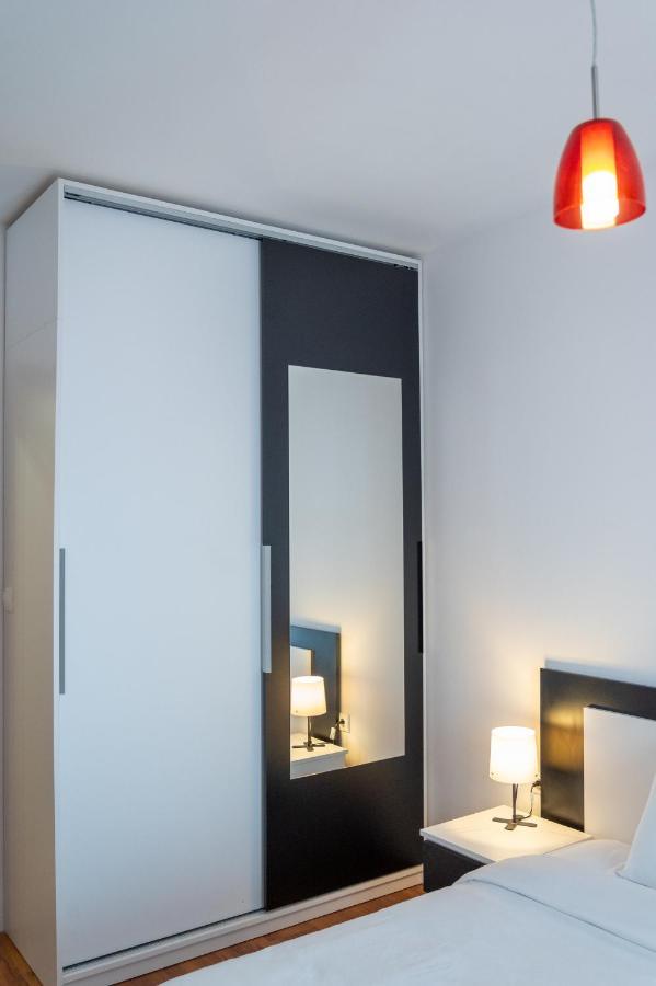 Sunny 1Bdr Apartment Near Center Sofia Exteriör bild