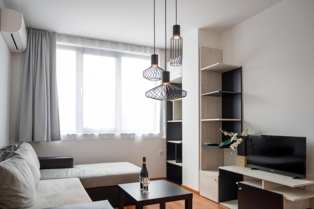 Sunny 1Bdr Apartment Near Center Sofia Exteriör bild