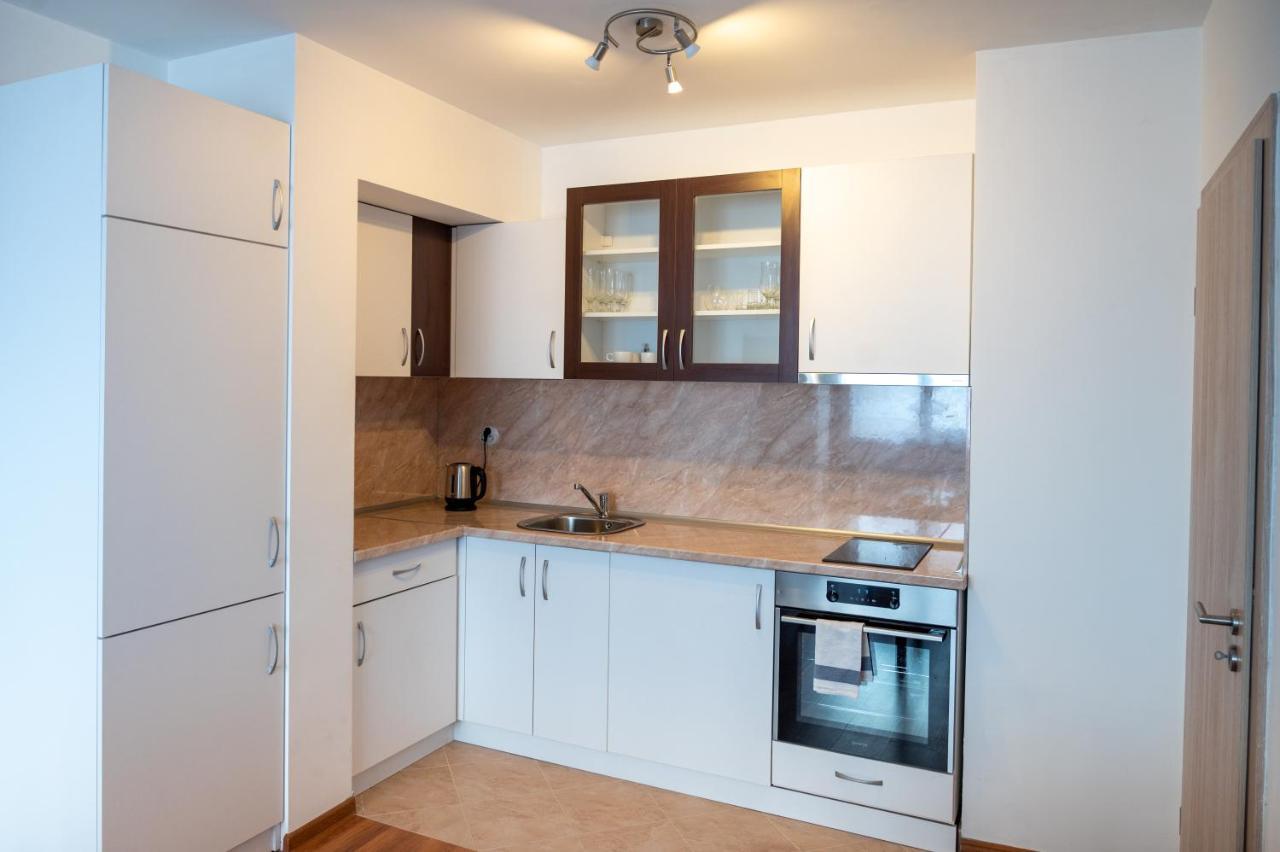 Sunny 1Bdr Apartment Near Center Sofia Exteriör bild